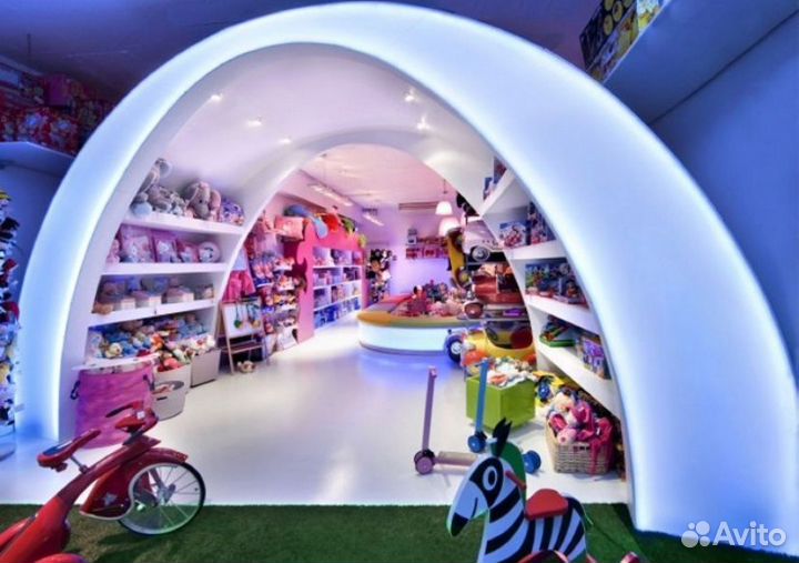 Работник зала в магазин детских товаров