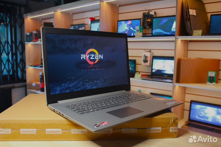 Ноутбук Lenovo \ Ryzen 5 \ 17.3 \ 8GB \ RX Vega 8