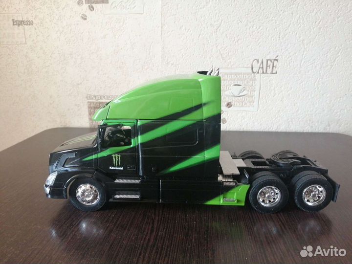 Модель volvo 1/32