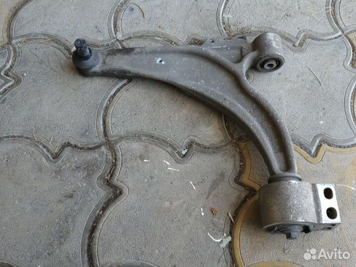 Рычаг левый Опель Астра джей