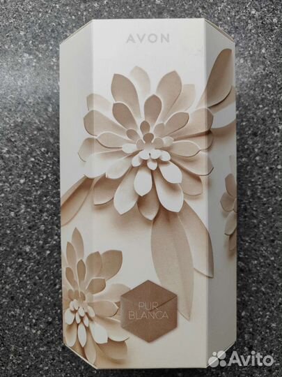 Женские подарочные наборы Avon