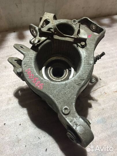 Кулак поворотный задний левый Porsche Panamera