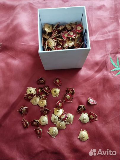 Значки комсомольские