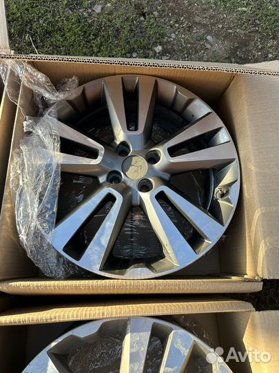 Литые диски r17 на LADA vesta