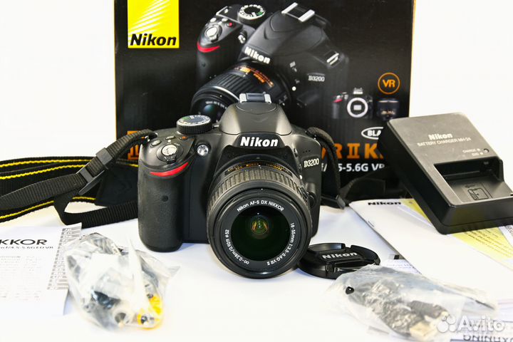 Nikon D3200 24.2MP зеркалка Kit AF-S VR 18-55