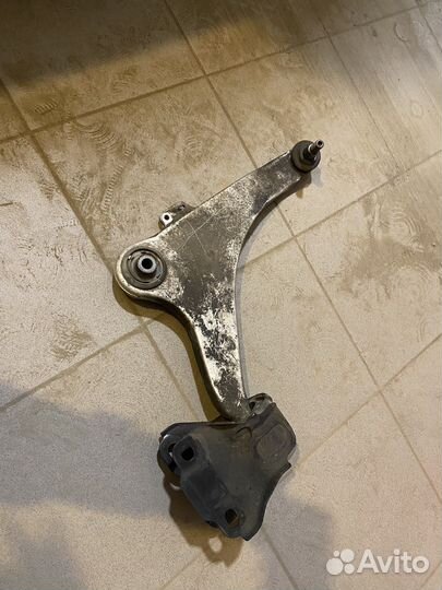 Рычаг педний правый Volvo s60 2010