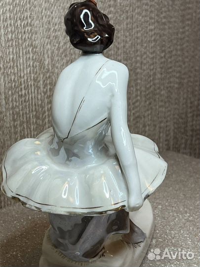 Статуэтка фарфор