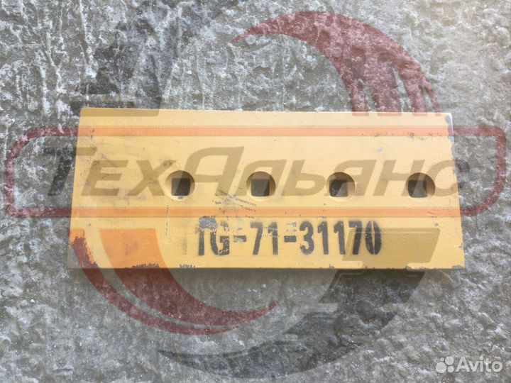 Нож Komatsu D37-D39 боковой 11G-71-31170