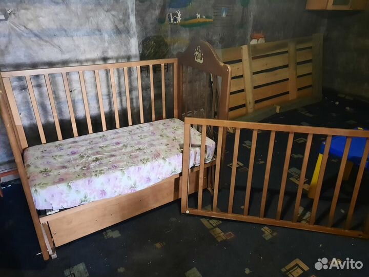 Детская кроватка