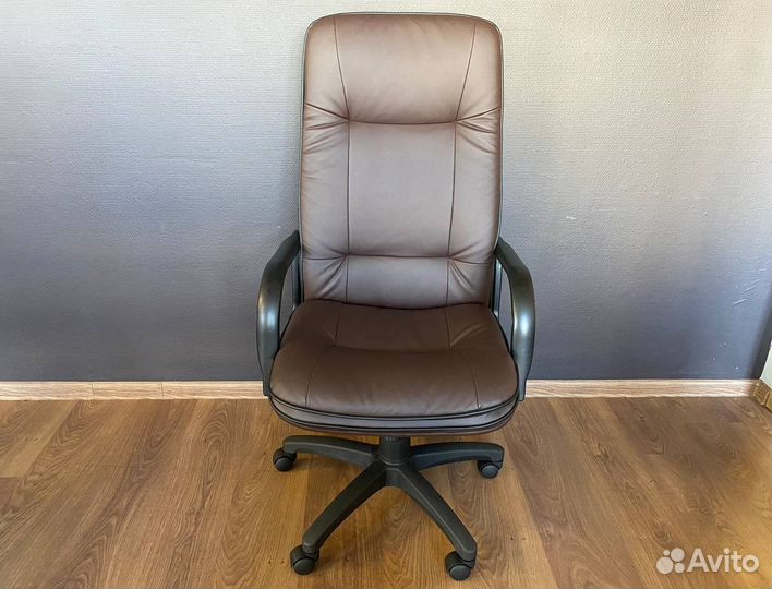 Компьютерное кресло. Кресло руководителя