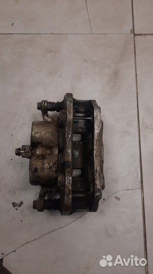 Суппорт передний левый