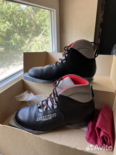 Лыжные ботинка кожаные 39 размер