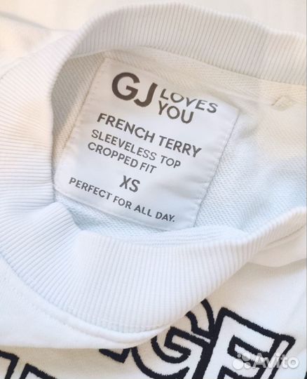 Укороченный спортивный топ без рукавов