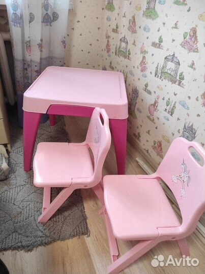 Стол пластиковый + 2 стульчика