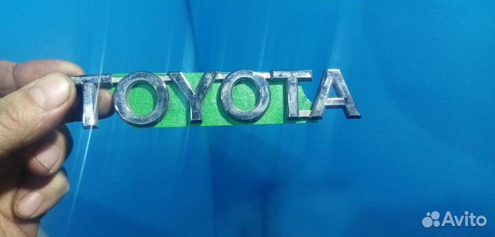 Эмблема на крышку багажника Toyota Camry V50 V55