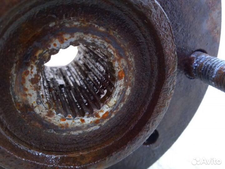 Кулак поворотный передний левый Volvo S40 VS16