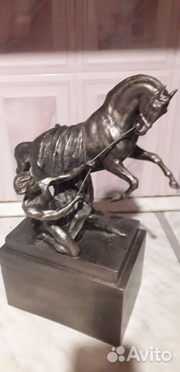 Укротитель лошадей скульптура