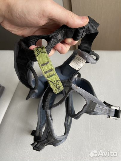 Страховочная система обвязка Petzl Adjama