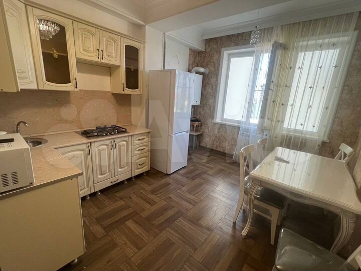 2-к. квартира, 74 м², 6/10 эт.