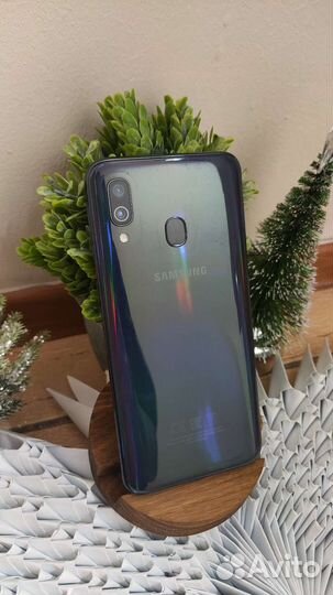 Samsung Galaxy A40, 4/64 ГБ