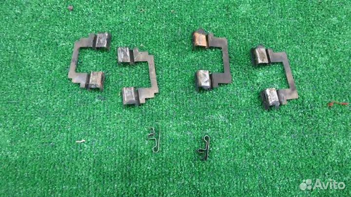 Скоба суппорта передняя Toyota Voltz ZZE137 2ZZ-GE