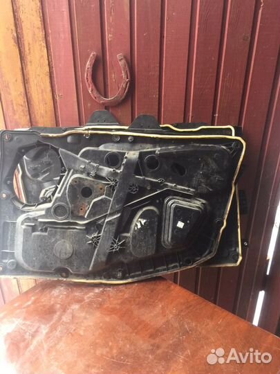 Обшивка дверей ford фьжен перед правая.левая