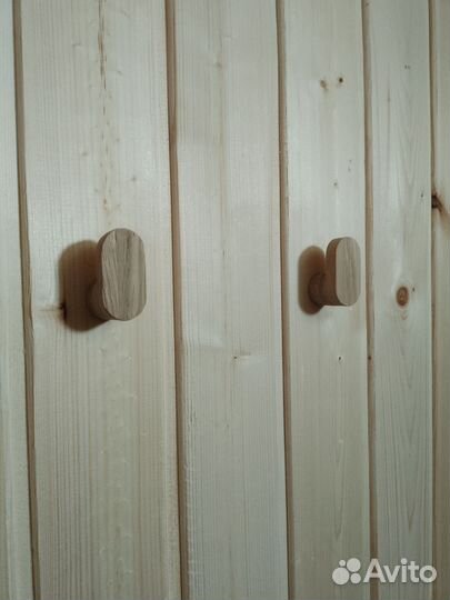 Крючок настенный из дуба