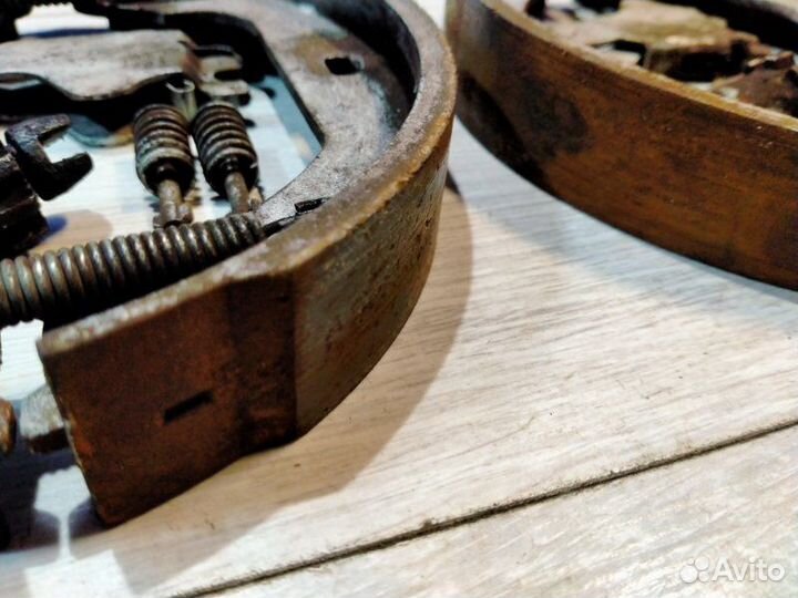 Колодки ручника Bmw 525I Левый Руль Пробег: