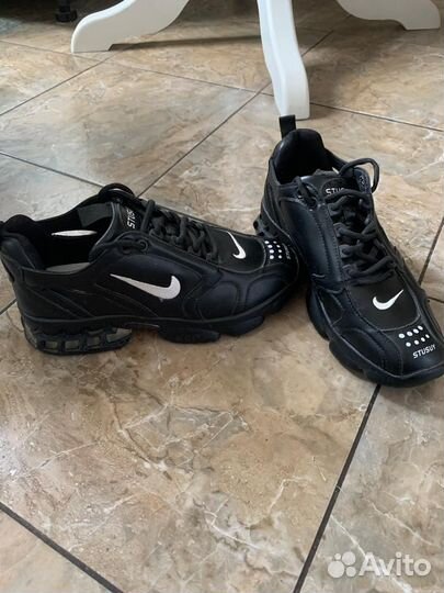 Кроссовки женские