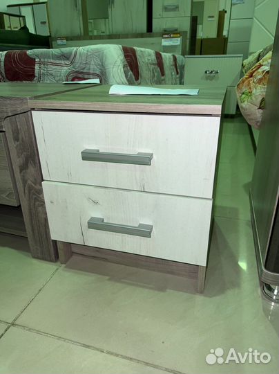 Тумба прикроватная