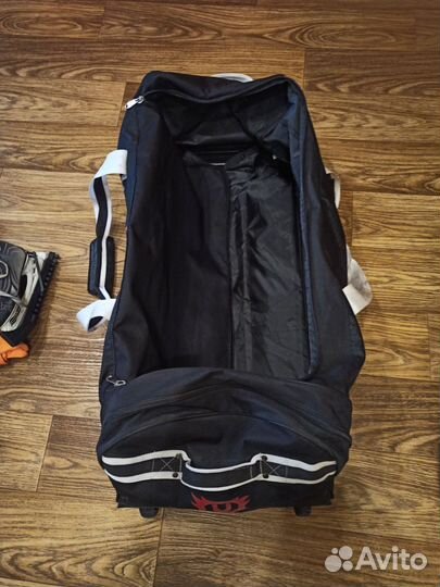 Хоккейный баул на колесах