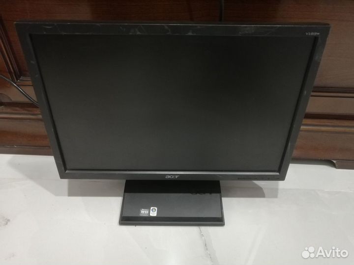 Монитор 19 дюймов для компьютера