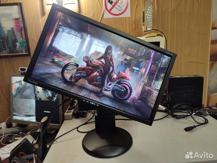 Отличный монитор 23,5