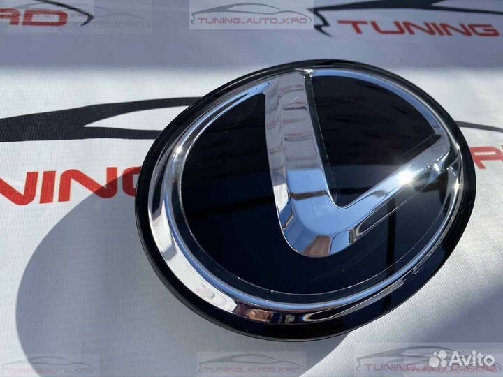 Эмблемма в решетку радиатора Lexus LX 570 S7034