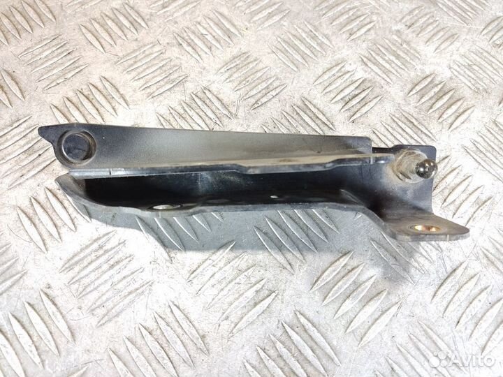 Петля капота левая Ssang yong Rexton 2001 2006