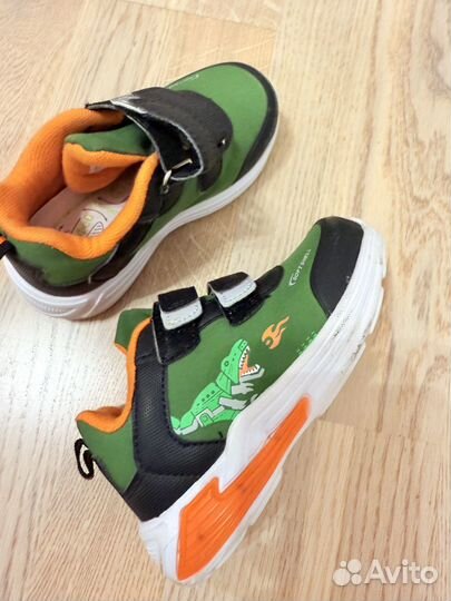 Кроссовки детские