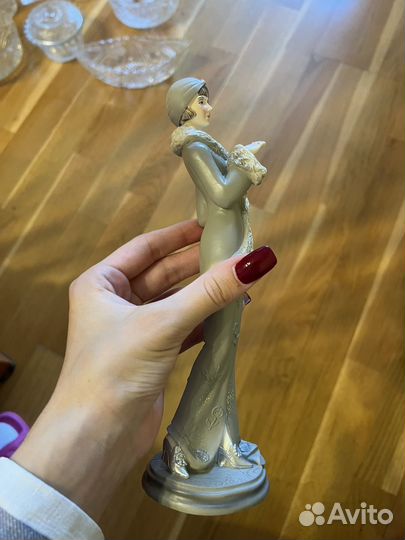 Статуэтка женщина
