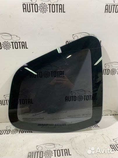 Стекло кузовное заднее правое Renault Duster