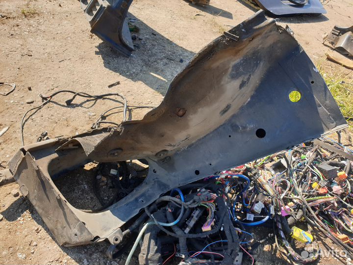 Лонжерон передний левый очко фары m ml w163 163 мл