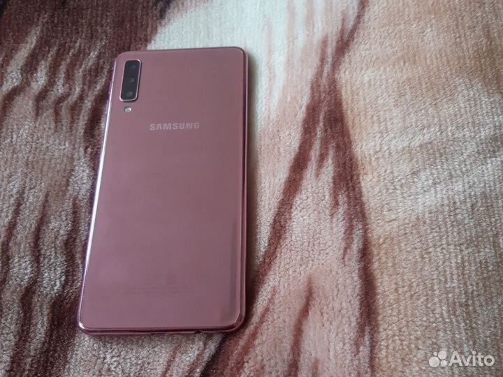 Samsung Galaxy A7 (2018), 4/64 ГБ