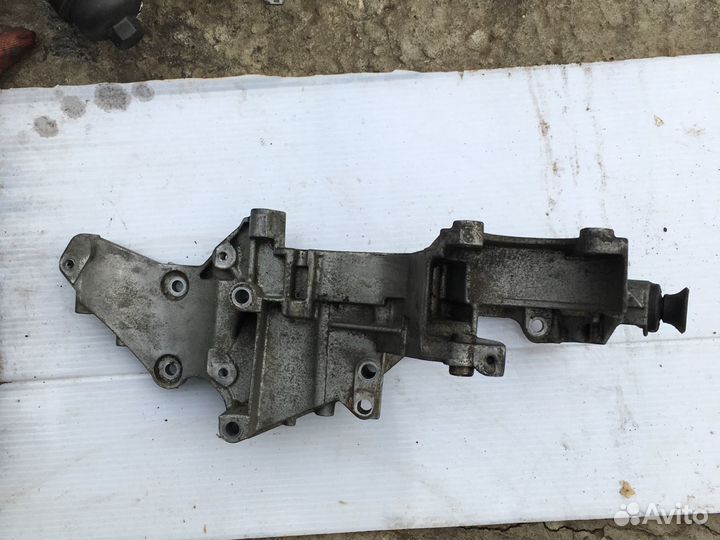 Кронштейн навесного оборудования Renault G9T