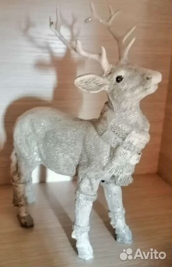 Статуэтка олень