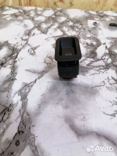 Кнопка открывания багажника передняя правая Audi