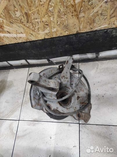 Кулак передний правый 2,0 4G63 Лансер 9