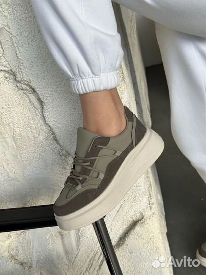 Кроссовки женские весна-лето