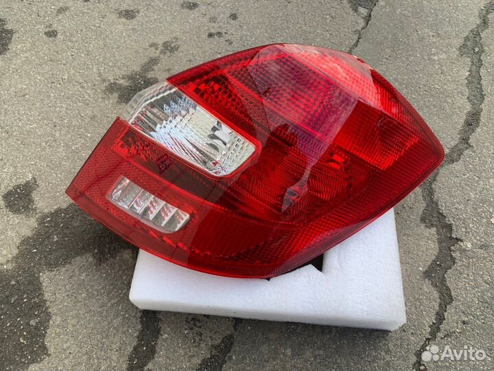 Фонарь задний правый Fabia