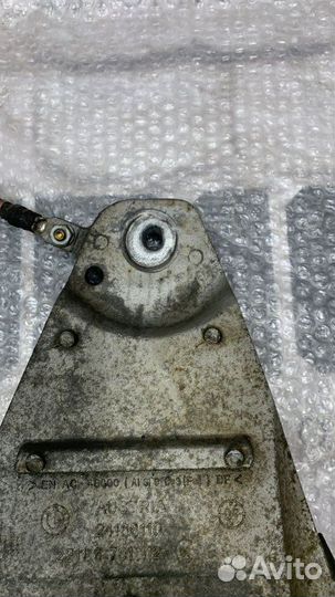 Кронштейн опоры двигателя передний правый Bmw