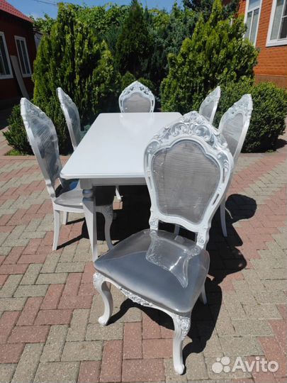 Кухонный стол и стулья