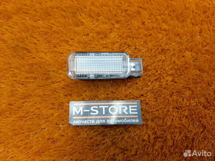 Плафон освещения передний левый Audi Q5 8R cdnc