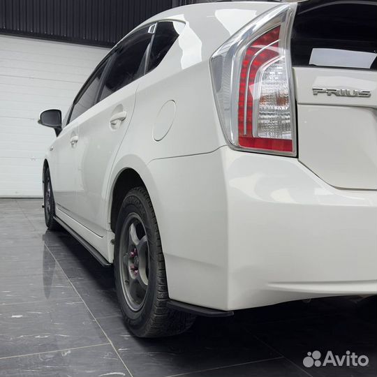 Боковые сплиттеры для Toyota Prius ZVW30